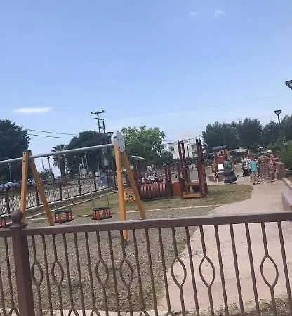 Thomas 公寓 *