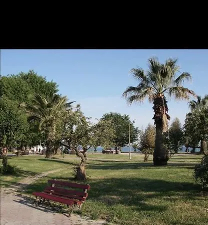 Thomas * Paralia Dionysiou